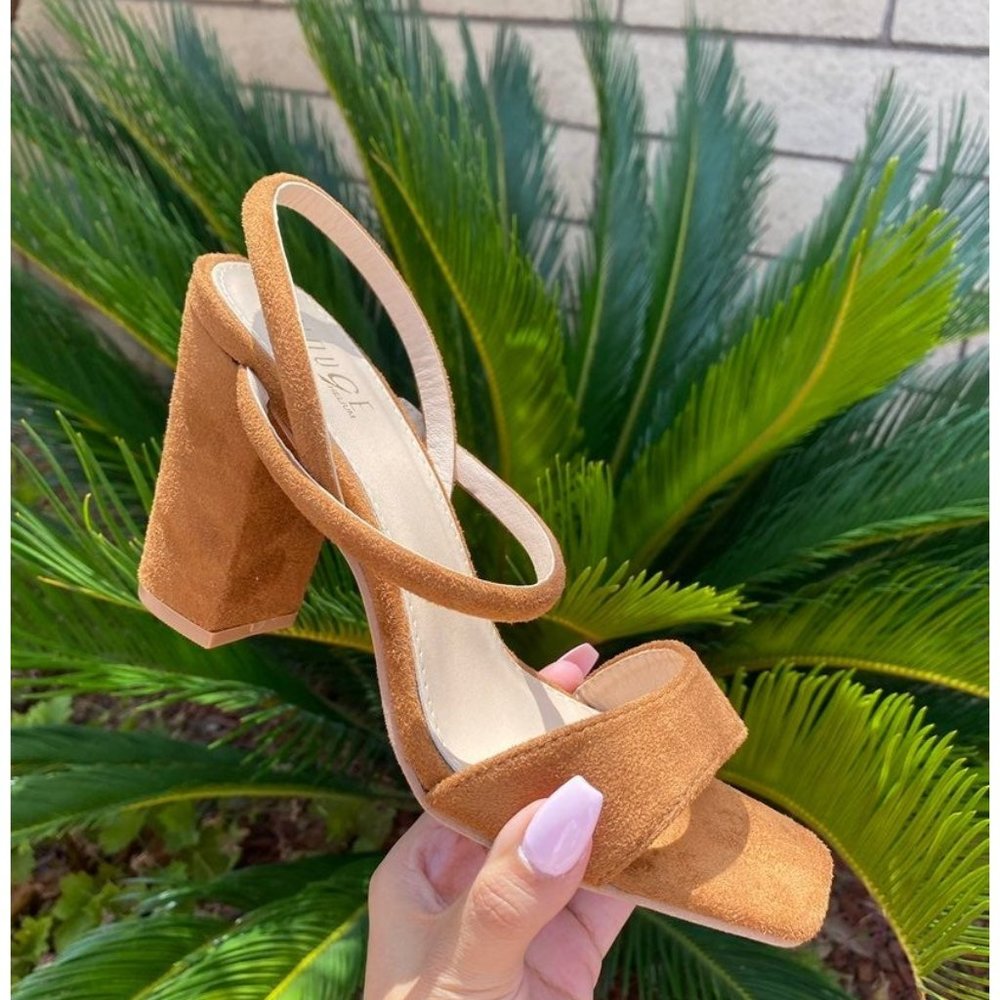 Rouge Brown Tan Suede Block Strap Heel Size 8.5